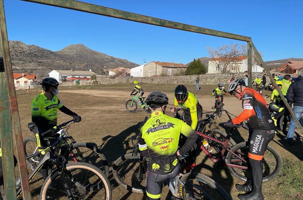 Apostamos por una vida sana y con valores: patrocinamos la escuela de ciclismo Moisés Dueñas