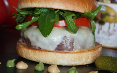 HAMBURGUESA CON SALSA DE MIEL DE MONTAÑA GRAN RESERVA Y MEMBRILLO