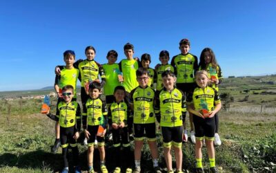 Un año más patrocimanos a la escuela de ciclismo Moisés Dueñas